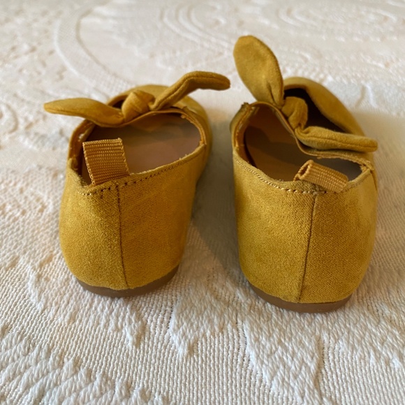 Toddler size 6 shoes - Picture 4 of 6